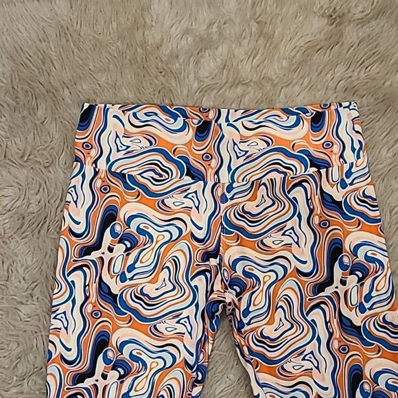 NWOT Sexy basics womens soft blue, orange white‎ and black design capris - Picture 2 of 5
